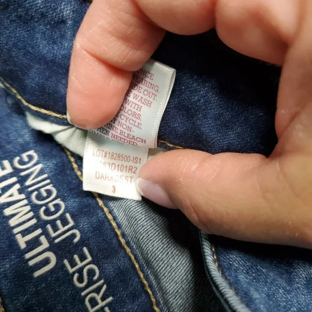 SO Ultimate High-Rise Jeggings Distressed Denim Size 3 - Picture 5 of 5